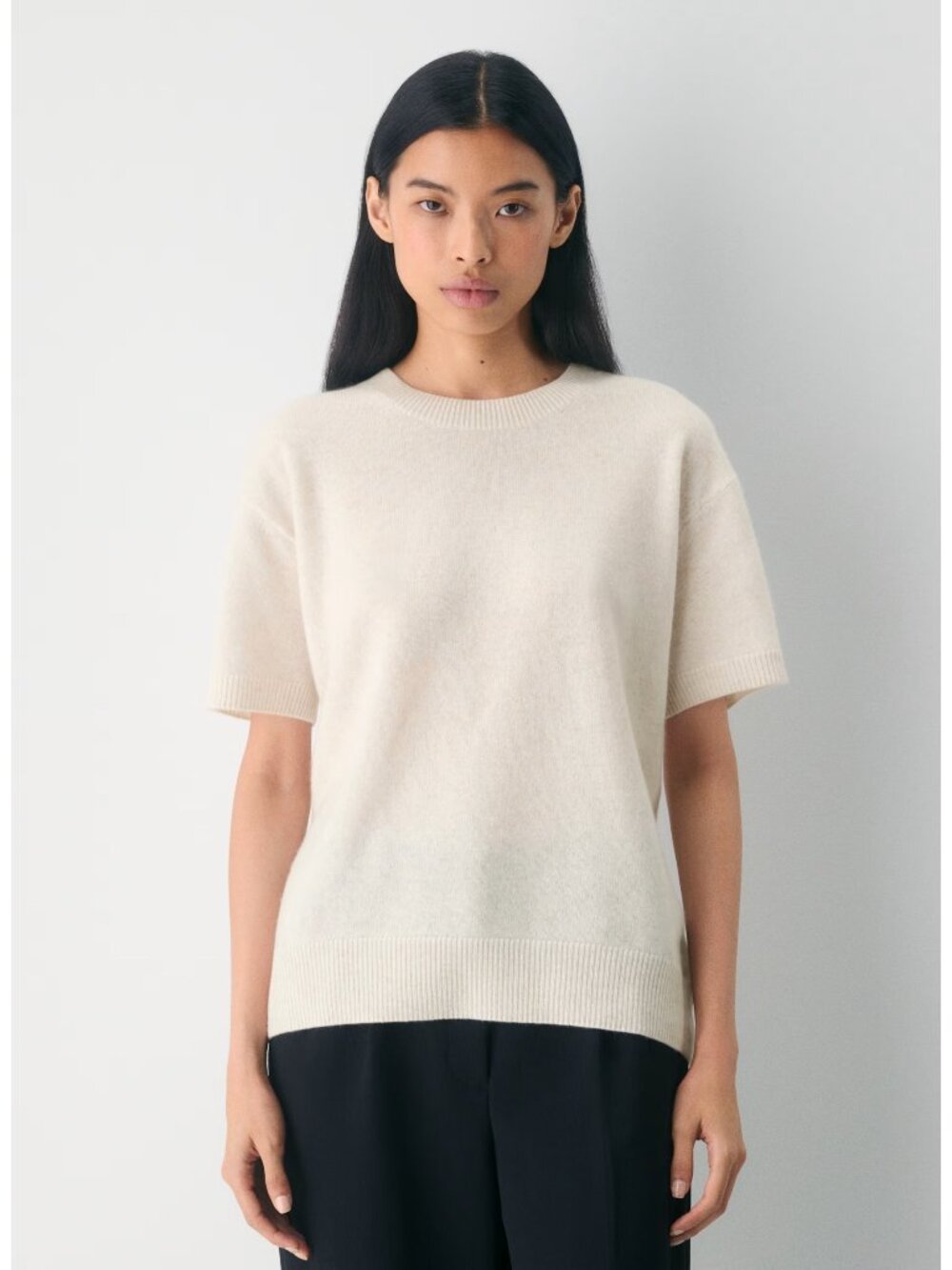 Aritzia Feather Cashmere Relaxed Short sleeve Sweater in heather light oatmeal,